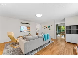 Photo #3: 302976636 Listing
