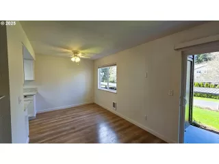 Photo #5: 303190810 Listing