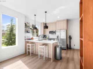 Photo #6: 303202102 Listing