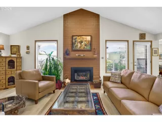Photo #2: 303683706 Listing 