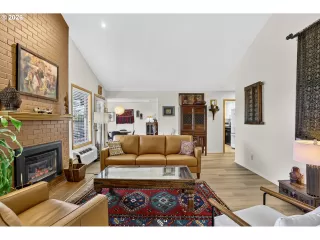 Photo #3: 303683706 Listing 