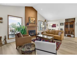 Photo #4: 303683706 Listing 
