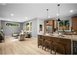 Photo #3: 303765458 Listing 