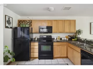 Photo #6: 303856134 Listing