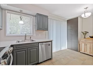 Photo #4: 304690782 Listing 