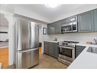 Photo #5: 304690782 Listing 