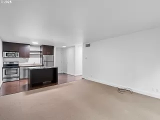 Photo #1: 304873083 Listing