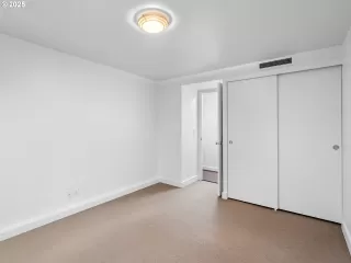 Photo #3: 304873083 Listing