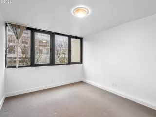 Photo #4: 304873083 Listing