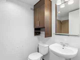 Photo #5: 304873083 Listing