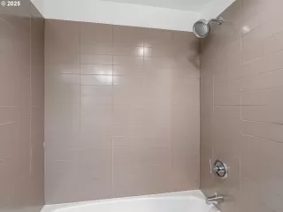 Photo #6: 304873083 Listing