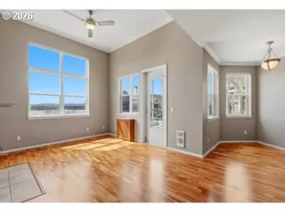 Photo #3: 304967986 Listing