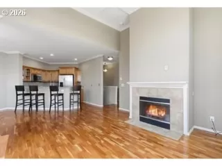 Photo #4: 304967986 Listing