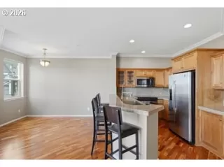 Photo #5: 304967986 Listing