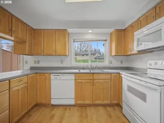 Photo #2: 305141953 Listing 