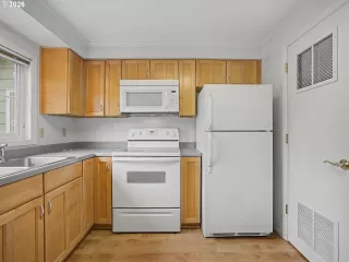 Photo #3: 305141953 Listing 