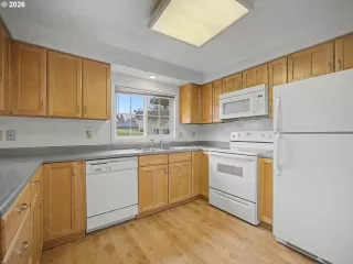 Photo #4: 305141953 Listing 