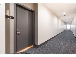 Photo #3: 305427546 Listing