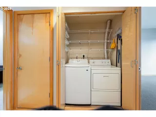 Photo #4: 305427546 Listing