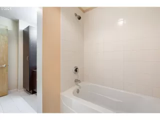 Photo #6: 305427546 Listing