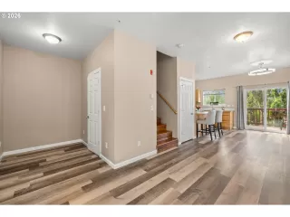 Photo #5: 305698914 Listing 