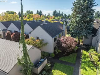 Photo #4: 306884488 Listing