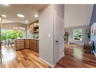 Photo #5: 306884488 Listing