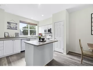 Photo #6: 307219298 Listing