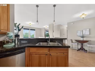 Photo #2: 307632673 Listing 