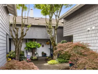 Browse active condo listings in RIVERHOUSE EAST