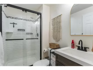 Photo #5: 308134148 Listing