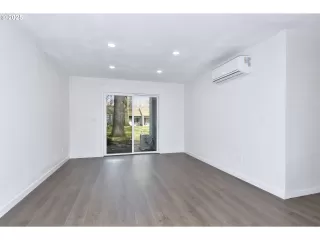 Photo #6: 308386009 Listing