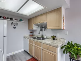 Photo #5: 308403846 Listing