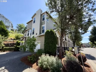 Photo #2: 308628603 Listing