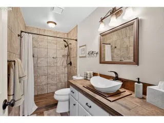 Photo #5: 308893492 Listing