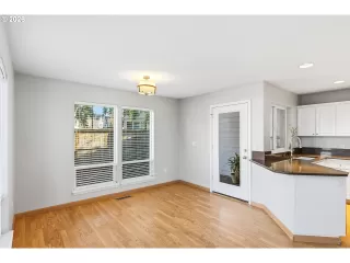 Photo #5: 309064042 Listing