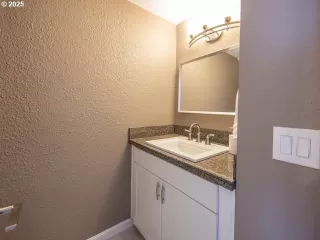 Photo #5: 309274703 Listing