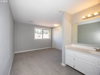 Photo #6: 309274703 Listing