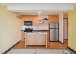 Photo #5: 309693380 Listing