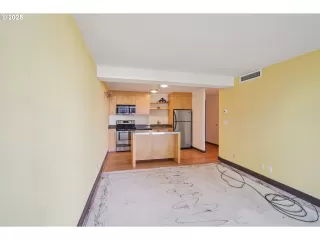 Photo #6: 309693380 Listing