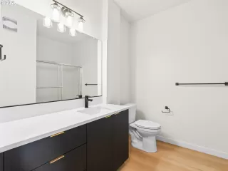 Photo #3: 309703411 Listing