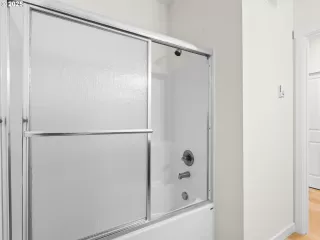 Photo #4: 309703411 Listing