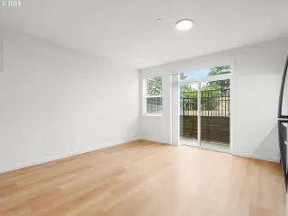 Photo #6: 309703411 Listing