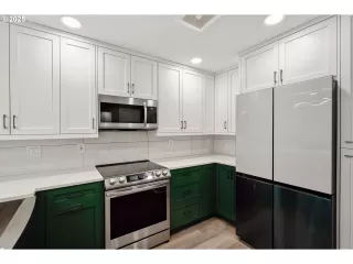 Photo #5: 310229784 Listing