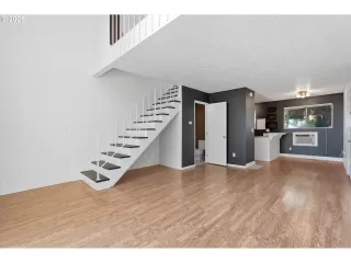 Photo #4: 310396402 Listing