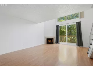 Photo #5: 310396402 Listing