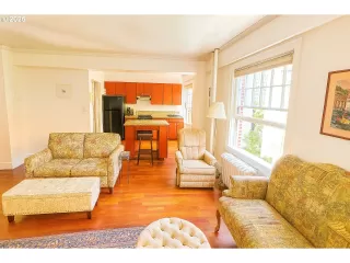 Photo #6: 310927161 Listing