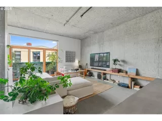 Photo #3: 311307496 Listing