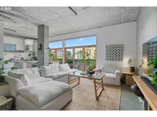 Photo #4: 311307496 Listing