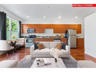 Photo #5: 311678149 Listing